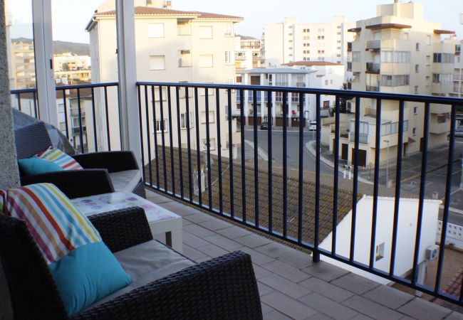 Apartment in Rosas / Roses - Sol y Playa 4-1 / Piso muy bonito y reformado con
