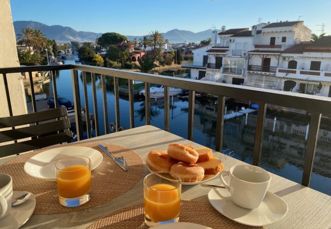 Apartment in Empuriabrava - Porto Fino - Apartamento vista al canal reformado