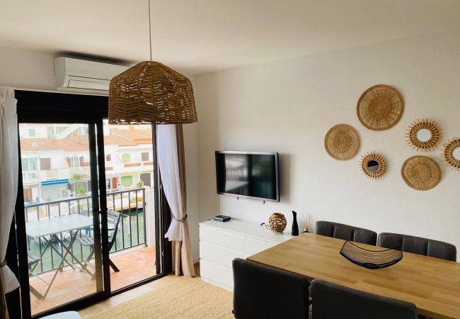 Apartment in Empuriabrava - Porto Fino - Apartamento vista al canal reformado