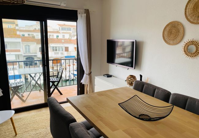 Apartment in Empuriabrava - Porto Fino - Apartamento vista al canal reformado