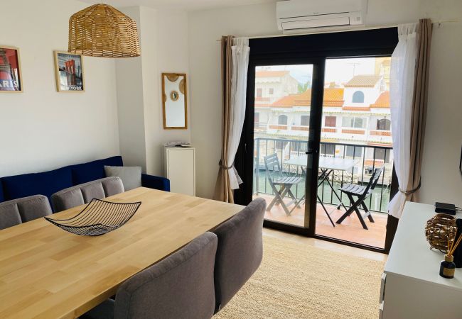Apartment in Empuriabrava - Porto Fino - Apartamento vista al canal reformado