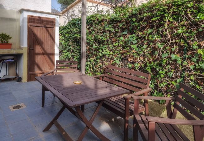 Villa in Rosas / Roses - Urgell  - Casa con jardín y dos habitaciones