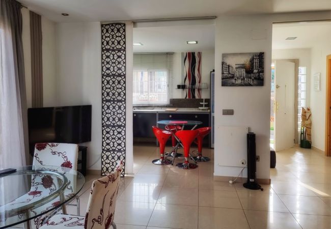 Villa in Rosas / Roses - Urgell  - Casa con jardín y dos habitaciones