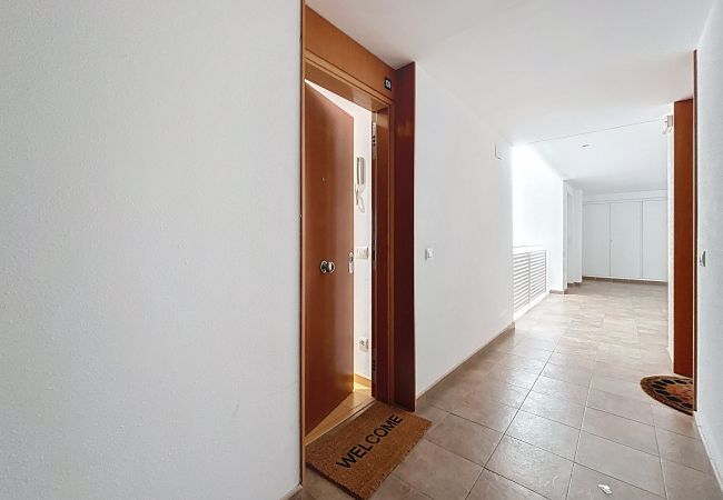 Apartment in Rosas / Roses - R. MARINE II 139 – Piso vista al canal y piscina