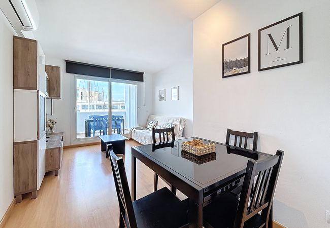 Apartment in Rosas / Roses - R. MARINE II 139 – Piso vista al canal y piscina