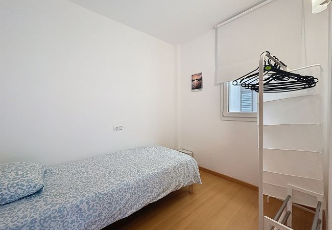 Apartment in Rosas / Roses - R. MARINE II 139 – Piso vista al canal y piscina