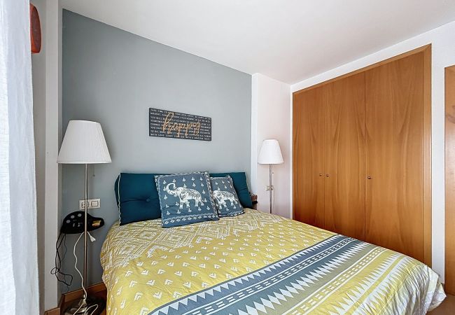 Apartment in Rosas / Roses - B.Marina 410 - Atico un dormitorio vista canal