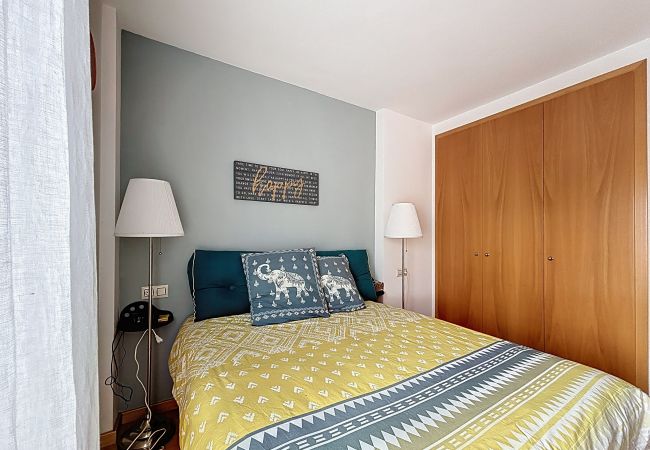 Apartment in Rosas / Roses - B.Marina 410 - Atico un dormitorio vista canal