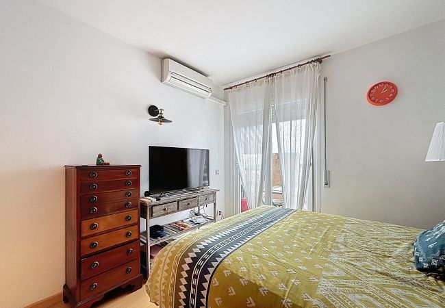 Apartment in Rosas / Roses - B.Marina 410 - Atico un dormitorio vista canal
