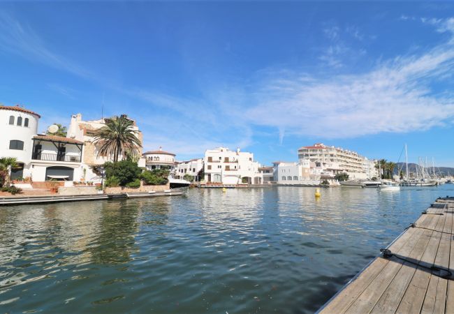 Apartment in Empuriabrava - POBLAT TIPIC – Piso un dormitorio y terraza