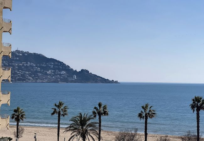 Ferienwohnung in Rosas / Roses - Marenostrum, Piso vista al mar y piscina comunitar