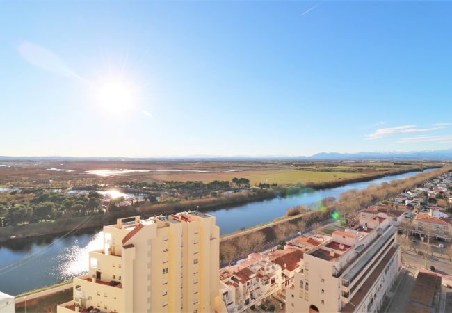 Ferienwohnung in Empuriabrava - Manhattan 17-F, Piso muy cerca de la playa