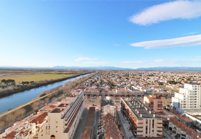 Ferienwohnung in Empuriabrava - Manhattan 17-F, Piso muy cerca de la playa