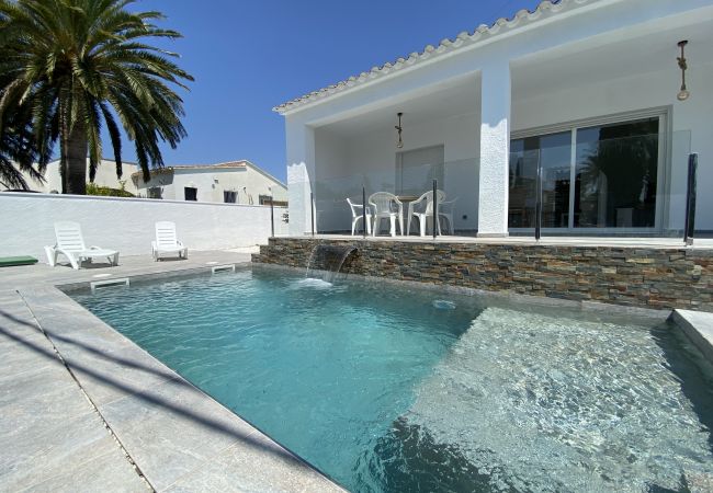 Ferienhaus in Rosas / Roses - Montsia 23 - Casa con piscina privada en Roses