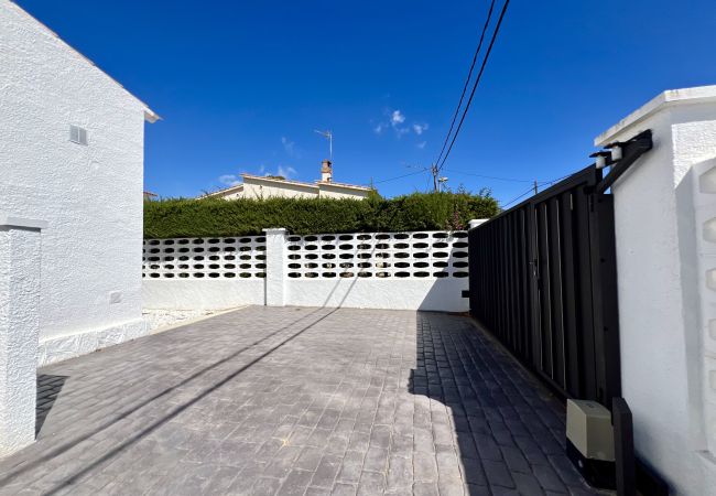 Ferienhaus in Rosas / Roses - Montsia 23 - Casa con piscina privada en Roses