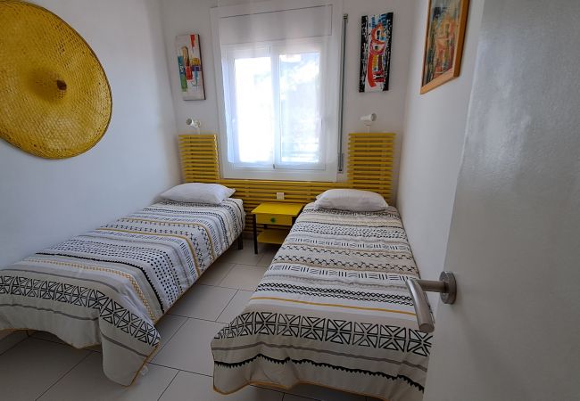 Ferienwohnung in Rosas / Roses - Lisboa 4P62 - Piso con piscina comunitaria