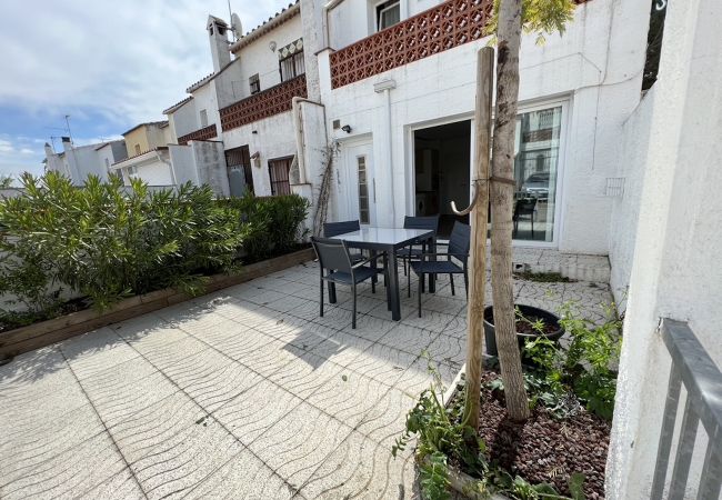 Ferienhaus in Empuriabrava - BYBLOS 69A - Maison avec piscine communautaire