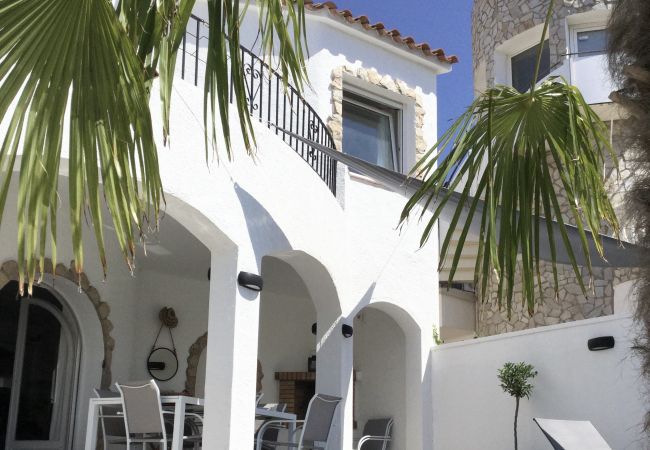 Ferienhaus in Empuriabrava - VALIRA 20D - Belle villa avec piscine sur canal