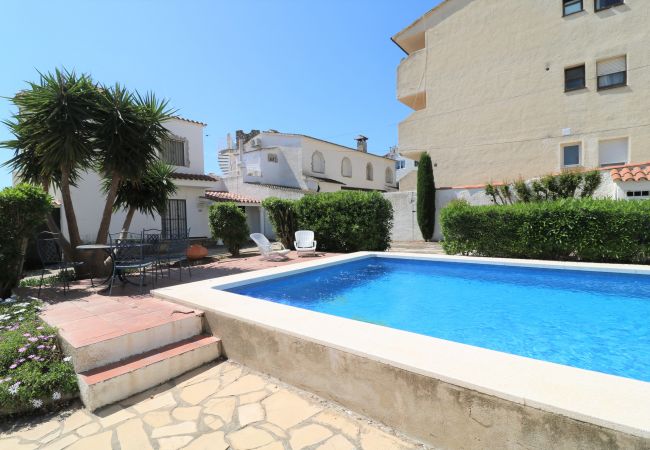 Ferienhaus in Empuriabrava - VALIRA 20D - Belle villa avec piscine sur canal