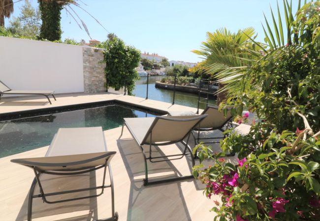 Ferienhaus in Empuriabrava - VALIRA 20D - Belle villa avec piscine sur canal