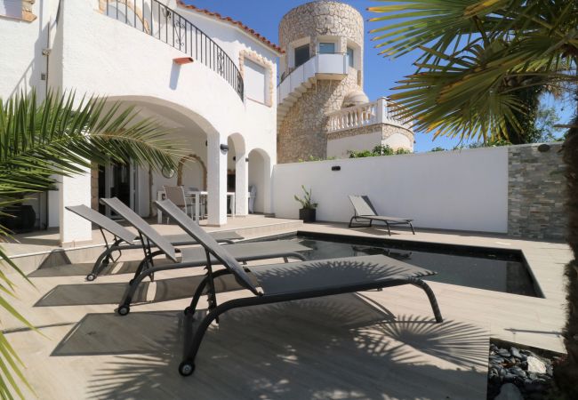 Ferienhaus in Empuriabrava - VALIRA 20D - Belle villa avec piscine sur canal