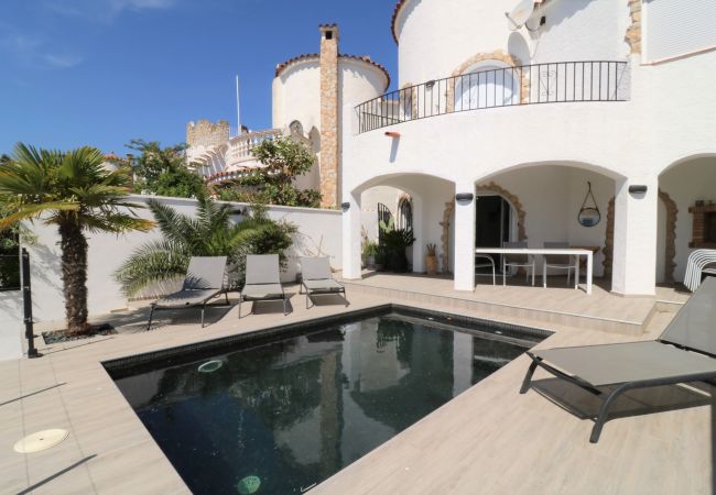 Ferienhaus in Empuriabrava - VALIRA 20D - Belle villa avec piscine sur canal