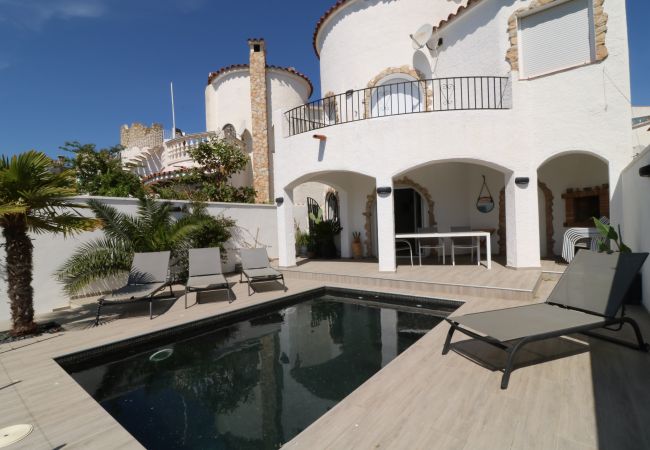 Ferienhaus in Empuriabrava - VALIRA 20D - Belle villa avec piscine et amarre