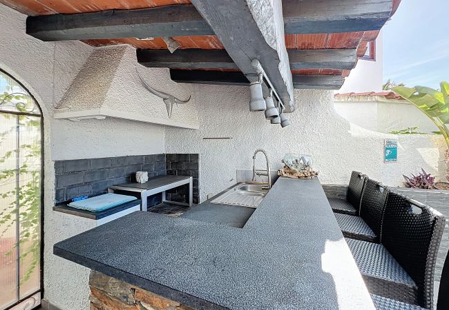 Ferienhaus in Empuriabrava - Canal  - Magnifica Villa con piscina privada y a