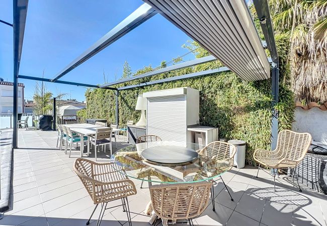 Ferienhaus in Empuriabrava - Canal  - Magnifica Villa con piscina privada y a