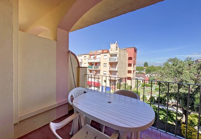 Ferienwohnung in Empuriabrava - GR Reserva 17-2-12 - Piso muy cerca de la Playa