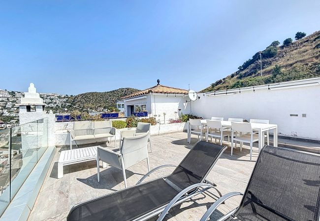 Ferienhaus in Rosas / Roses - ROSALES – Casa vistas al mar y piscina comunitari