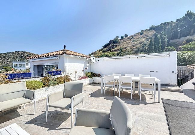 Ferienhaus in Rosas / Roses - ROSALES – Casa vistas al mar y piscina comunitari